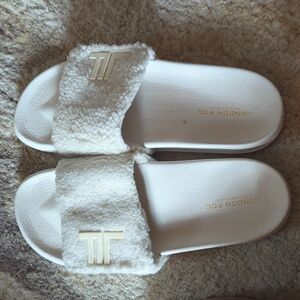 London Fog Women's Plush  Slippers